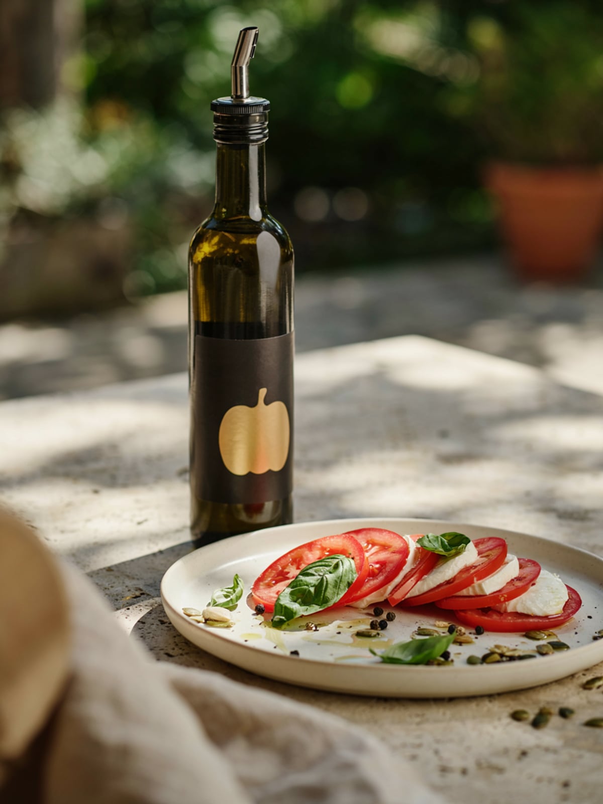 Pomodoro e mozzarella con olio di zucca